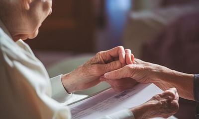 Recognizing the 10 Signs Death is Near in Dementia Patients: A Guide for Caregivers